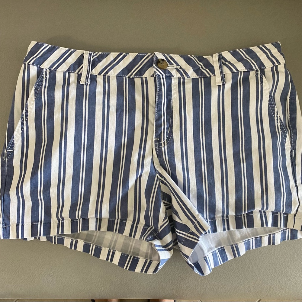 A.N.A  women’s Shorts size 8 medium mid rise Striped blu white